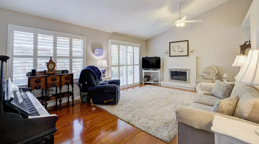 15 Coyle Creek Circle, Fair Oaks, CA 95628 - Image #3