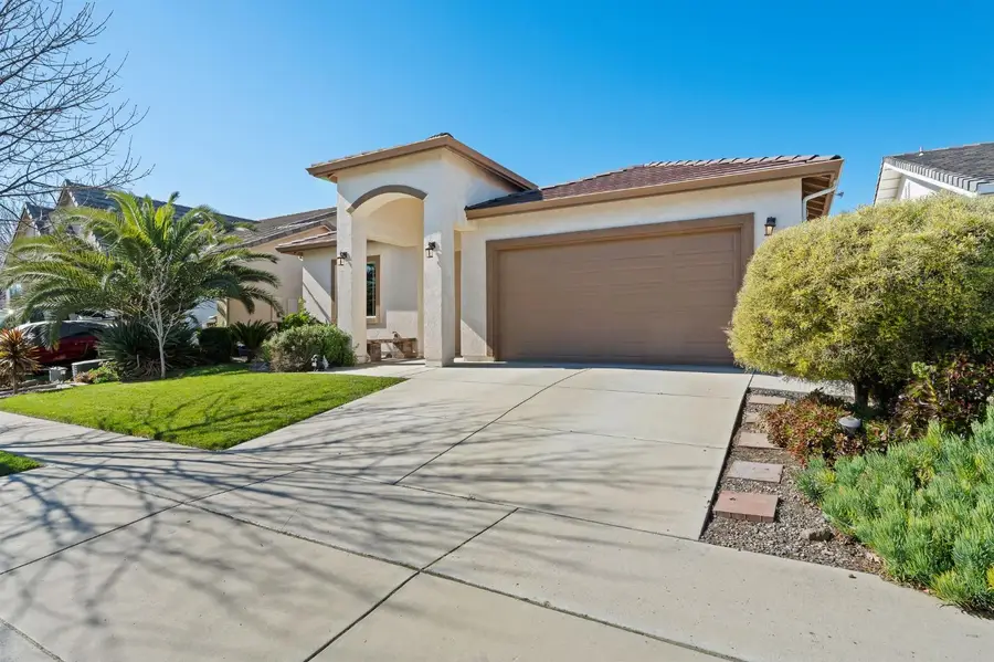 209 Fall Avenue, Patterson, CA 95363 - #3