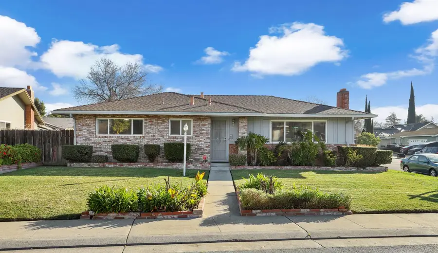 8402 Roxburgh Way, Stockton, CA 95209 - #2