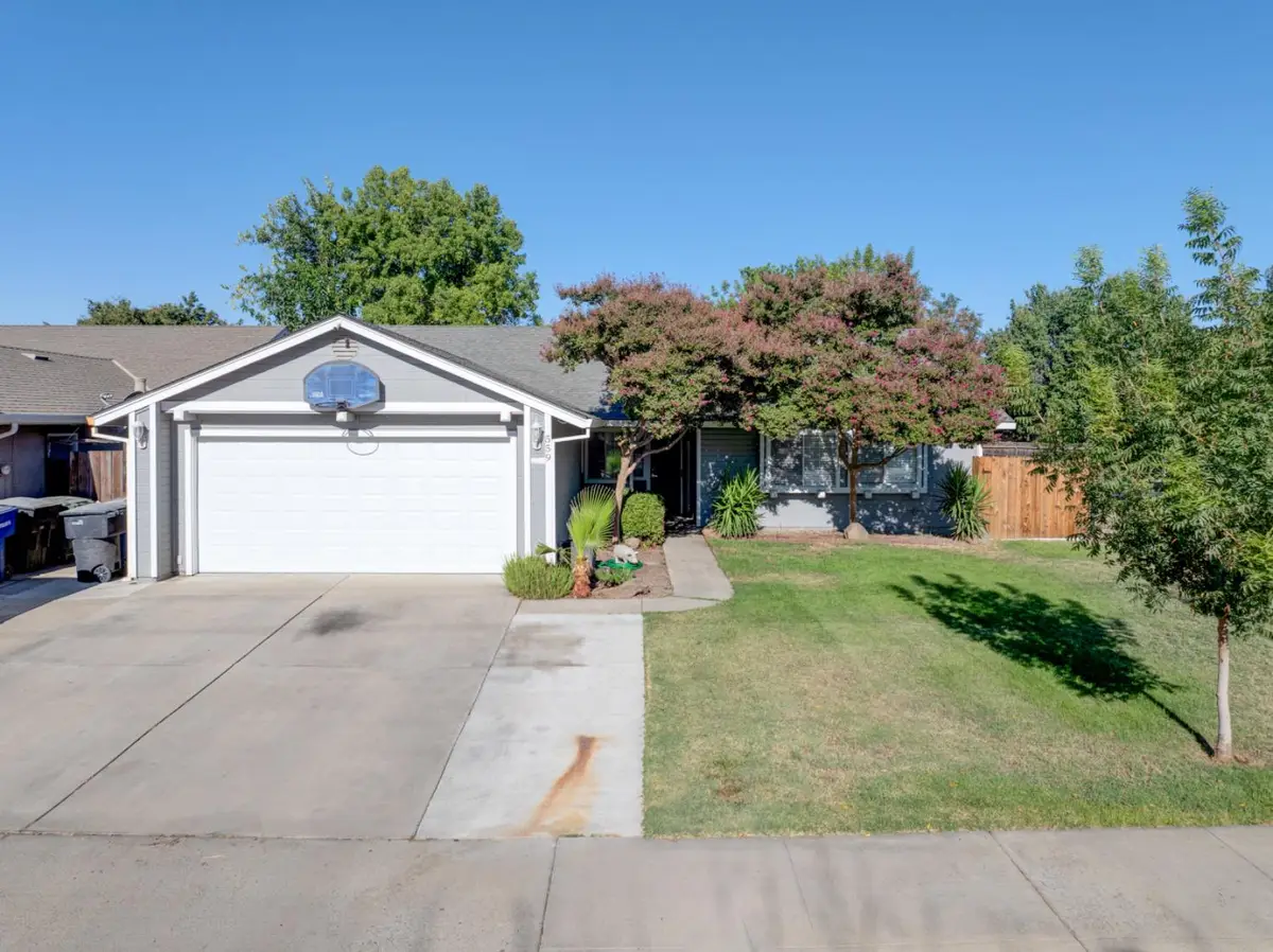 559 S Del Puerto Avenue, Patterson, CA 95363 - Image #1