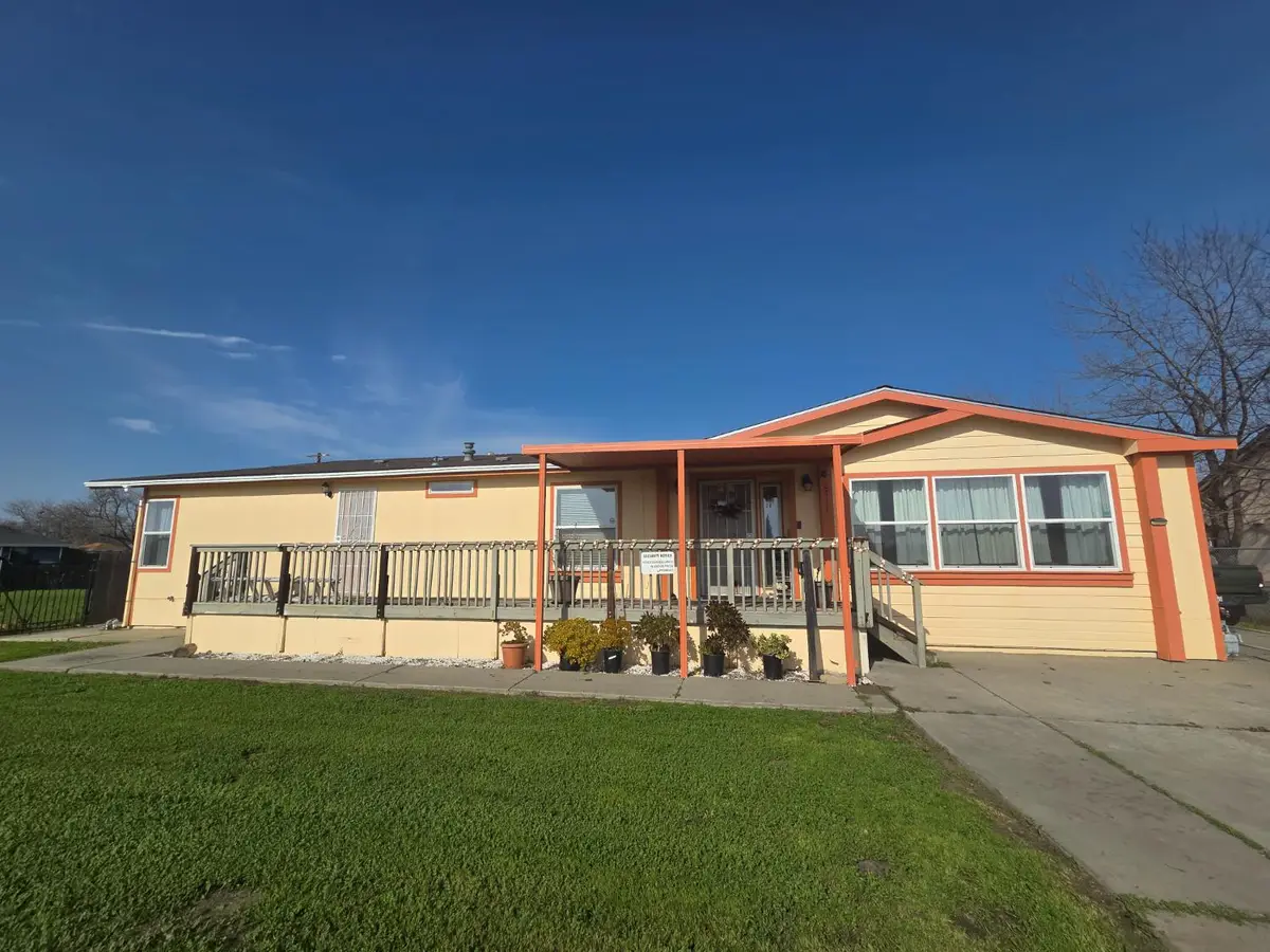 2711 Lock Avenue, Sacramento, CA 95822 - Image #1