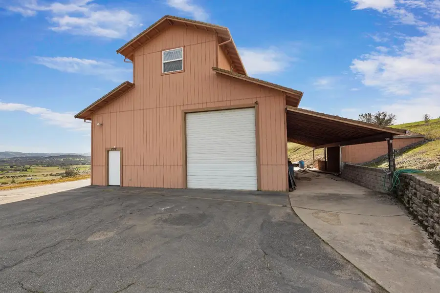 298 Oak Hollow Lane, Valley Springs, CA 95252 - Image #2