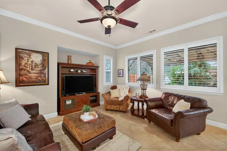 416 Arlington Court, Roseville, CA 95747 - #2