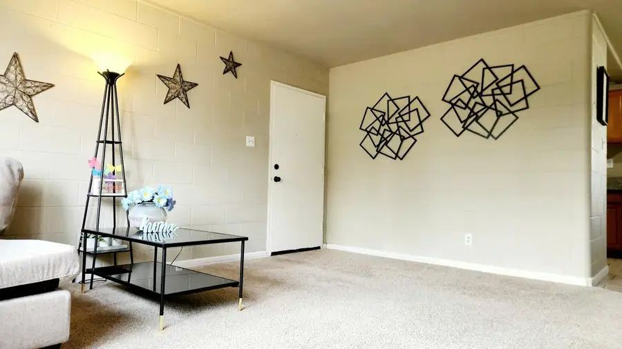 6109 Laurine Way, Sacramento, CA 95824 - Image #3