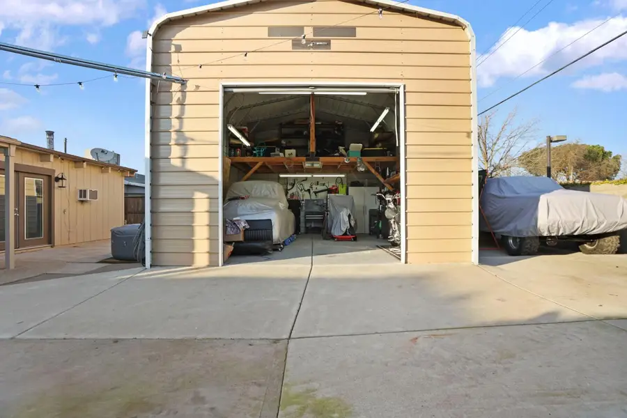 219 Lois Avenue, Galt, CA 95632 - #2