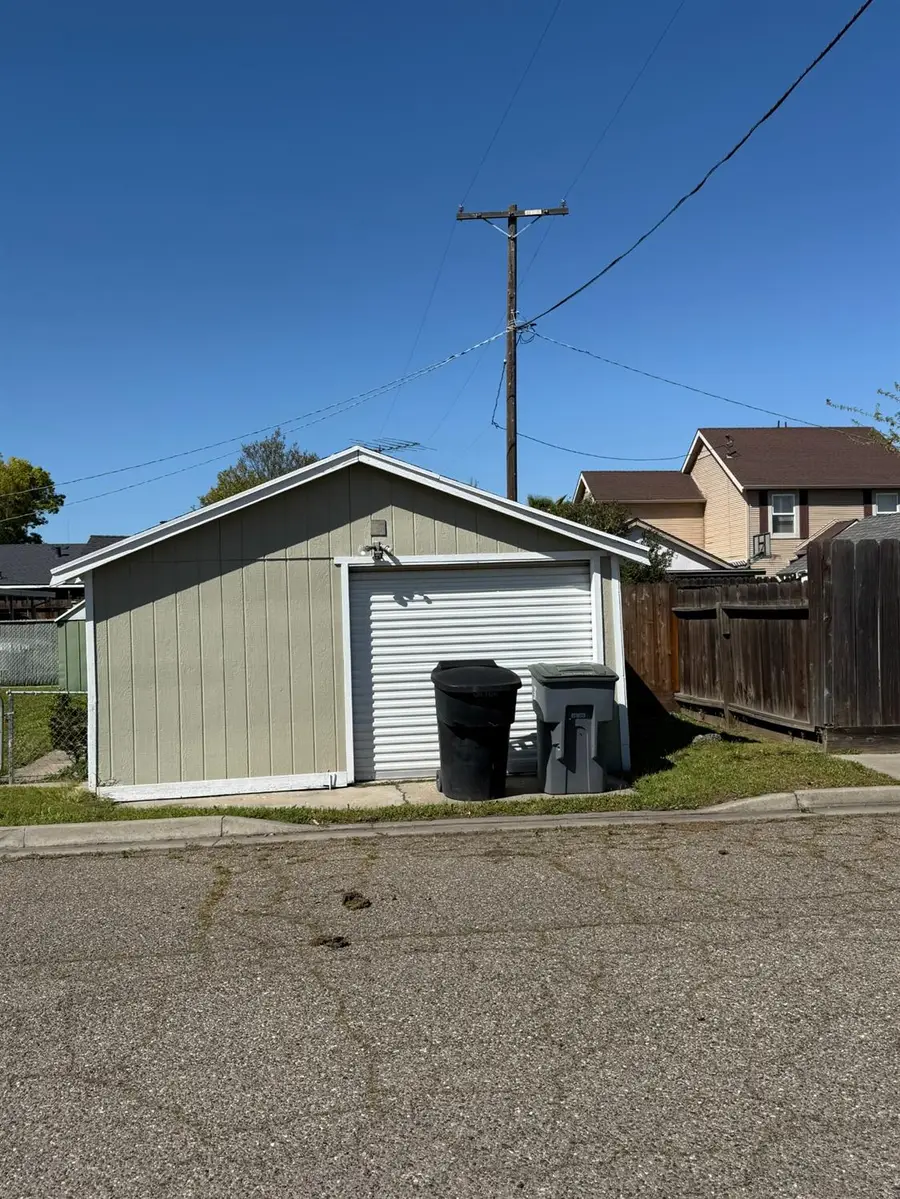 155 N Bryan Avenue, Oakdale, CA 95361 - #3
