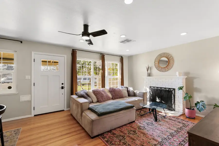 4537 Brent Court, Sacramento, CA 95820 - #3