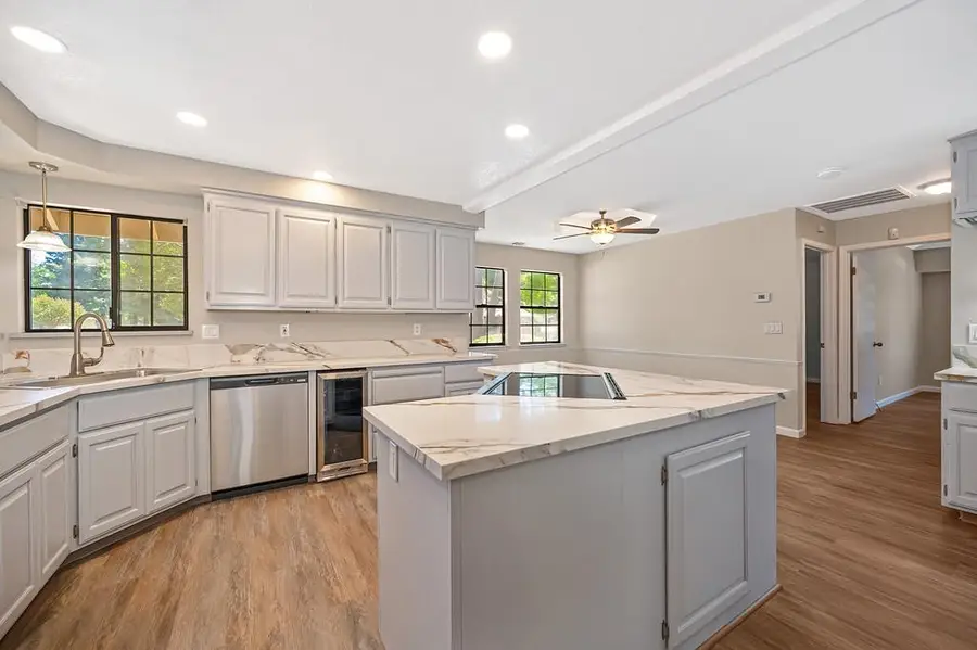 98 Las Positas Circle, Sacramento, CA 95831 - #3
