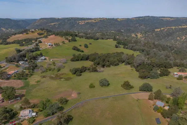 165 Sunshine Lane, Mokelumne Hill, CA 95245