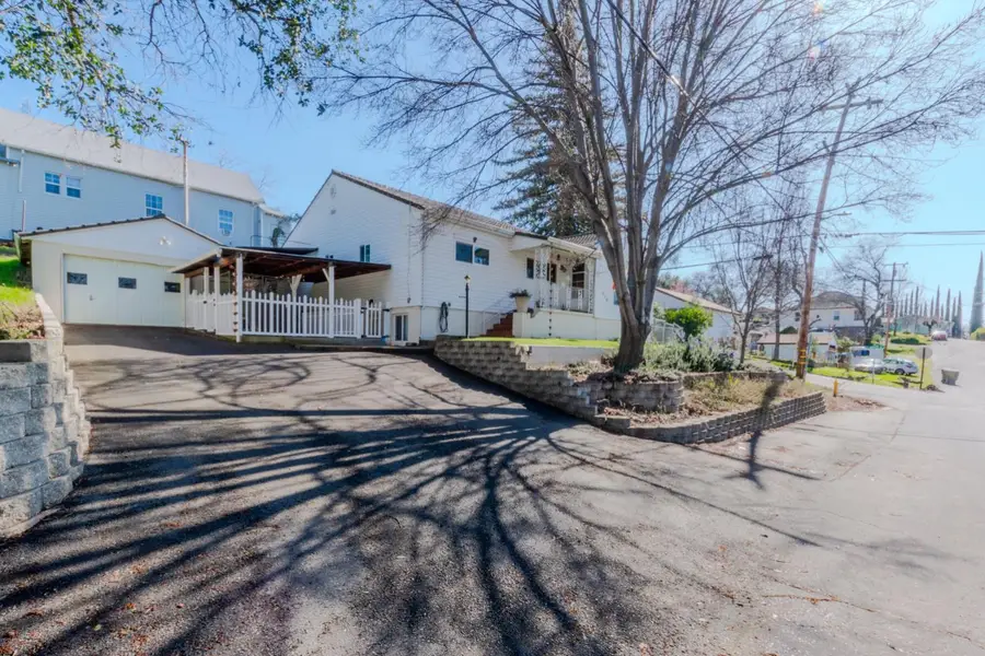 216 S Amador Street, Ione, CA 95640 - #2