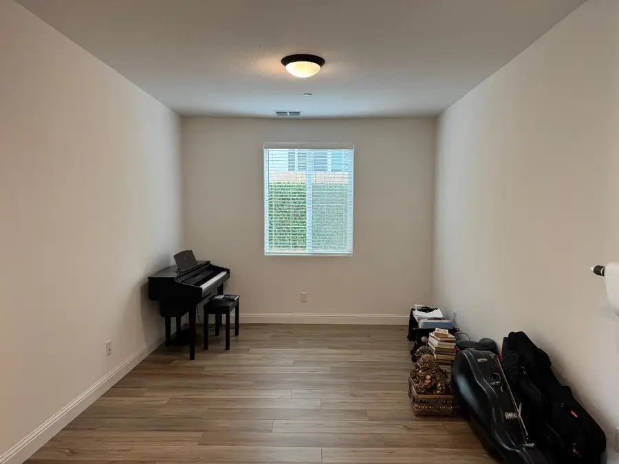 3989 Salt Point Way, Rancho Cordova, CA 95742 - #3