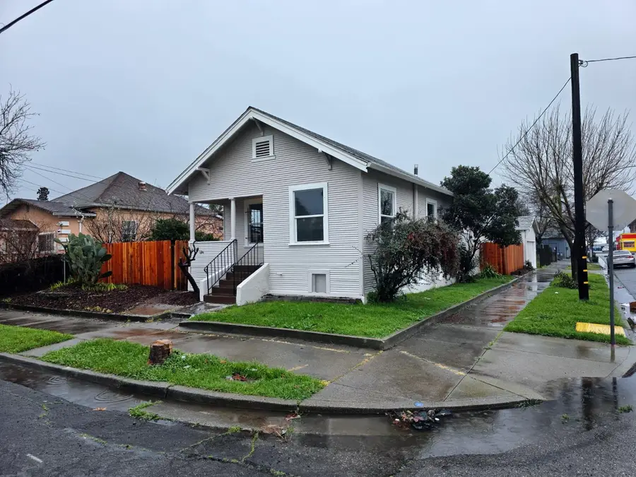 348 W Clay Street, Stockton, CA 95206 - #2