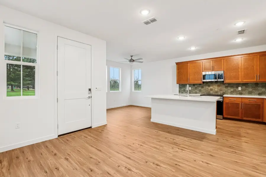 6443 Jacinto Avenue, Sacramento, CA 95823 - #2