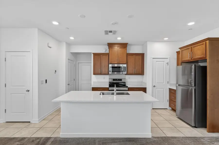 5301 E E. Commerce Way #43101, Sacramento, CA 95835 - #3