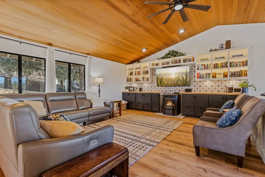 413 Orchard Court, Auburn, CA 95603 - #2