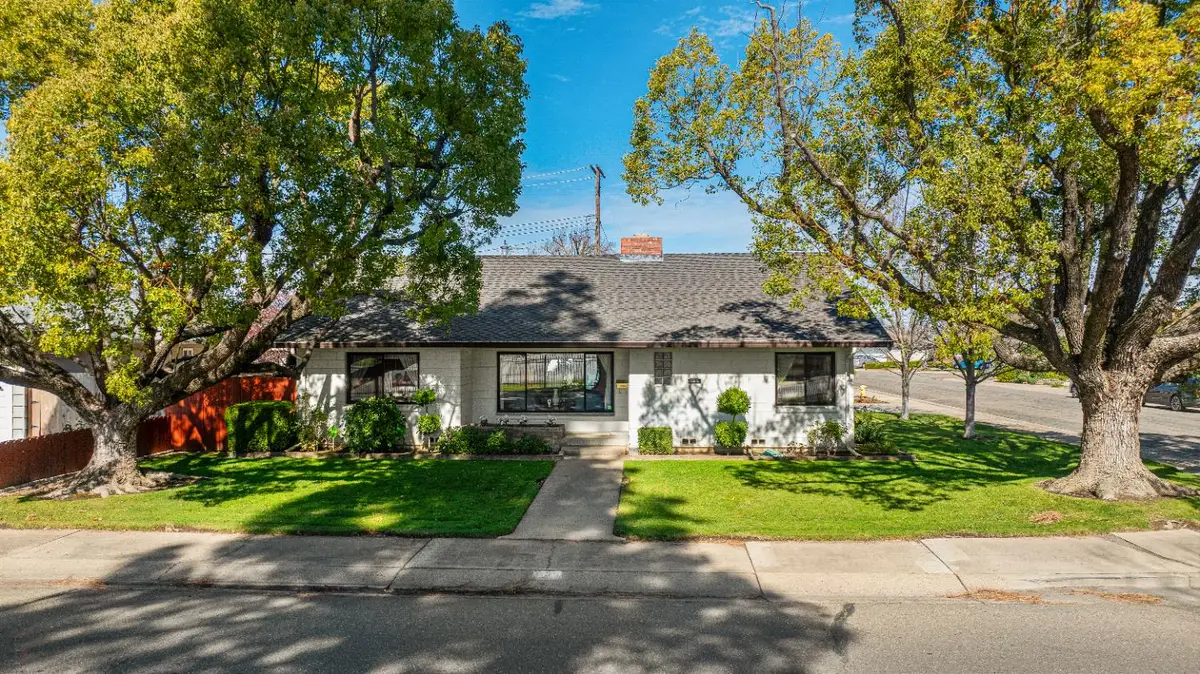 525 W Tokay Street, Lodi, CA 95240 - #1