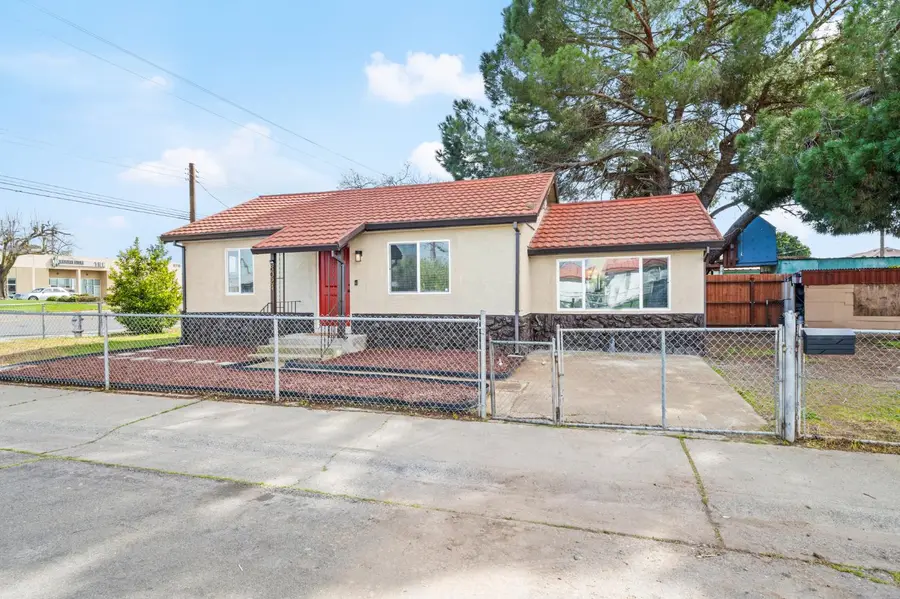 8024 33rd Avenue, Sacramento, CA 95824 - #2