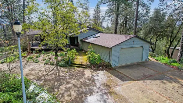 14200 Carriage Oaks Lane, Auburn, CA 95602