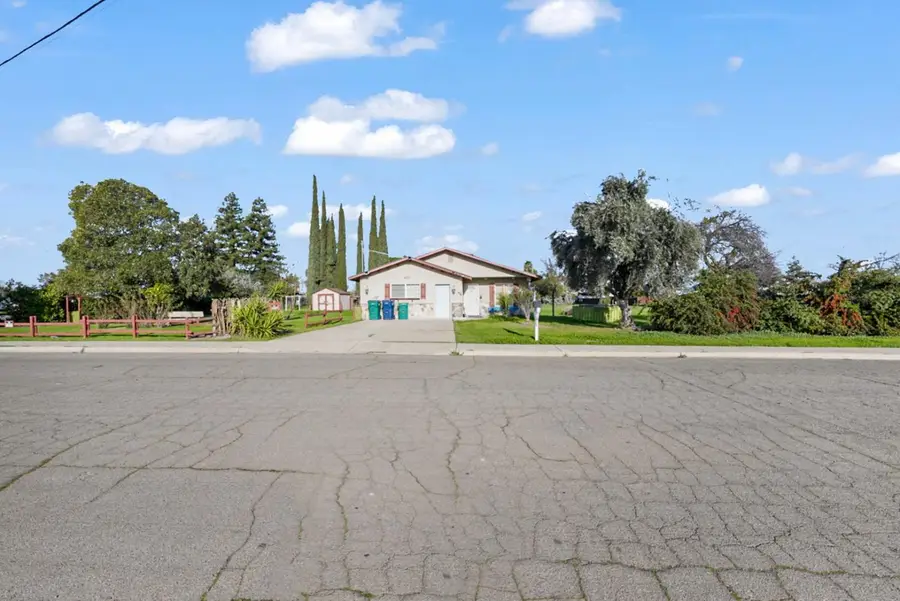 13180 Jackson Street, Le Grand, CA 95333 - #2
