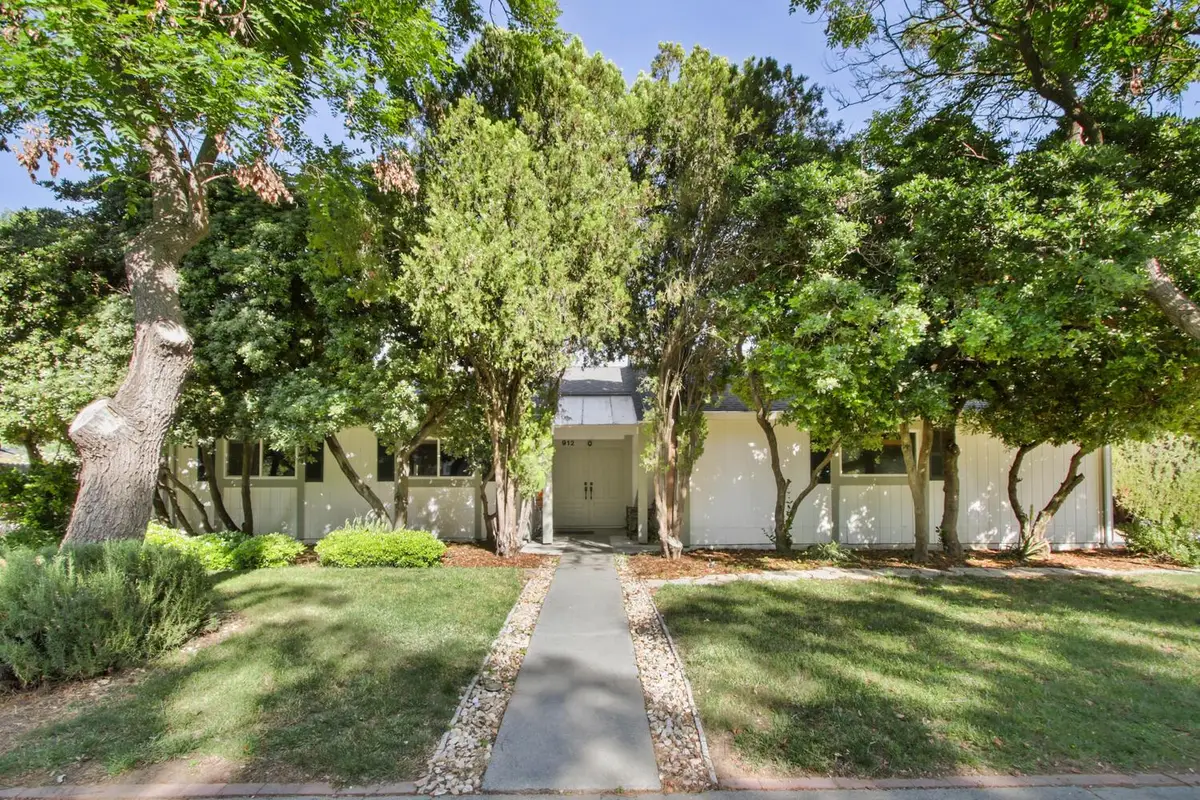 912 Los Robles, Davis, CA 95618 - #1