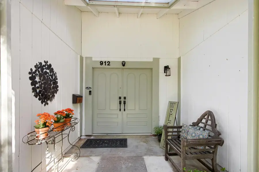 912 Los Robles, Davis, CA 95618 - #3