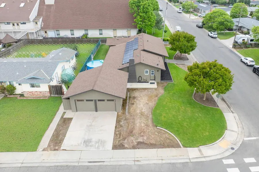 2211 California Street, Escalon, CA 95320 - #3