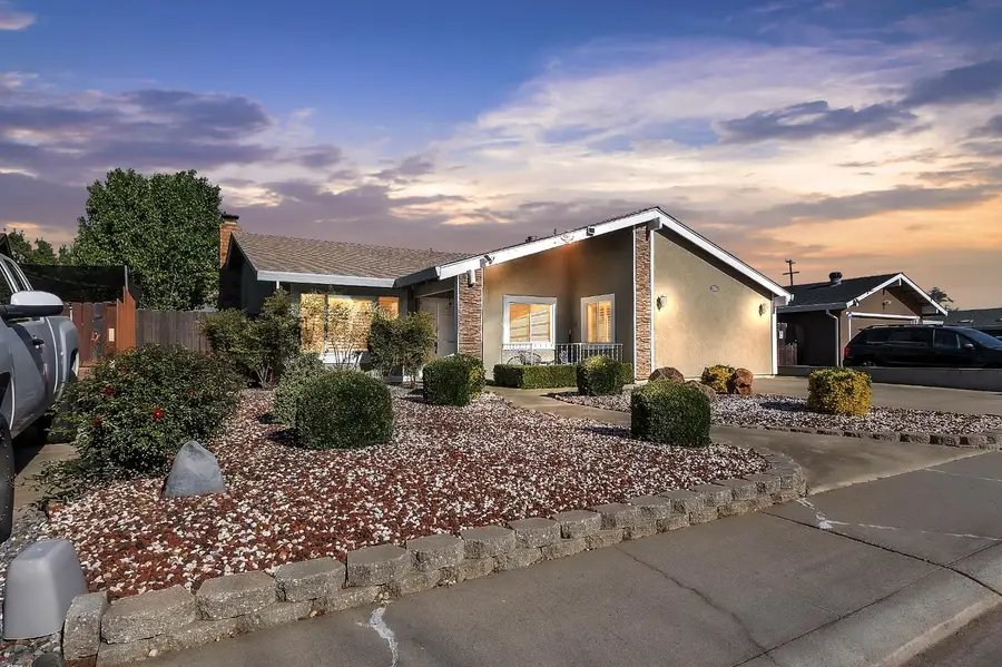 3914 Smithfield Way, Sacramento, CA 95826 - #2