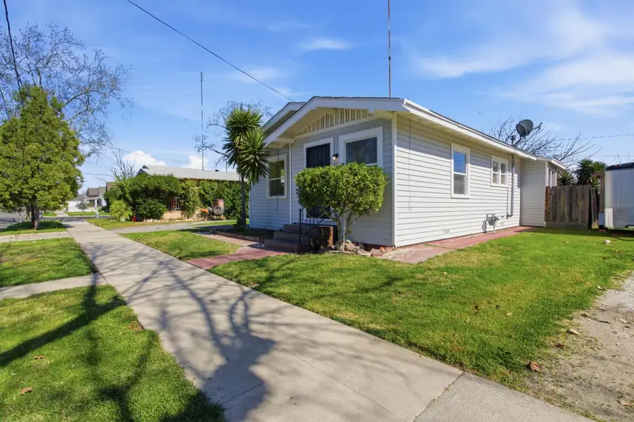 1014 3rd Street, Los Banos, CA 93635 - #2