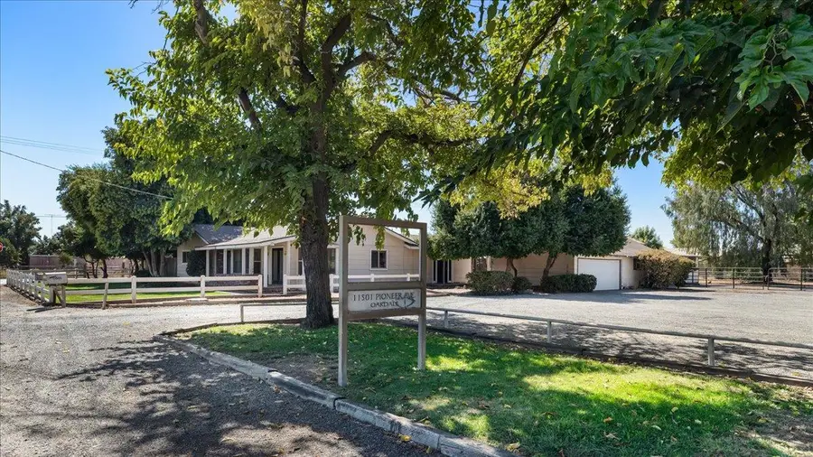 11501 Pioneer Avenue, Oakdale, CA 95361 - #2