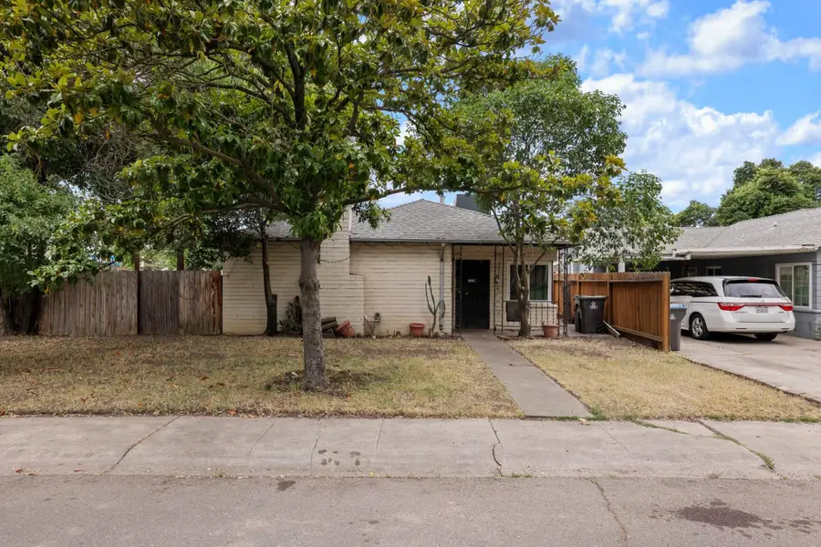 2300 Raymond Avenue, Stockton, CA 95203 - #2