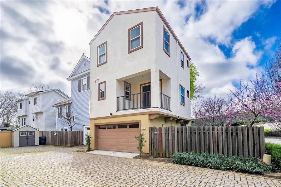 2211 3rd Street, Sacramento, CA 95818 - #2