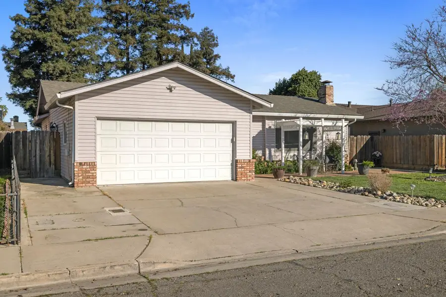 2241 Rochelle Avenue, Turlock, CA 95382 - #2