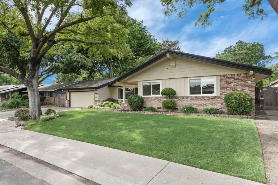 7439 Woodside Drive, Stockton, CA 95207 - #2