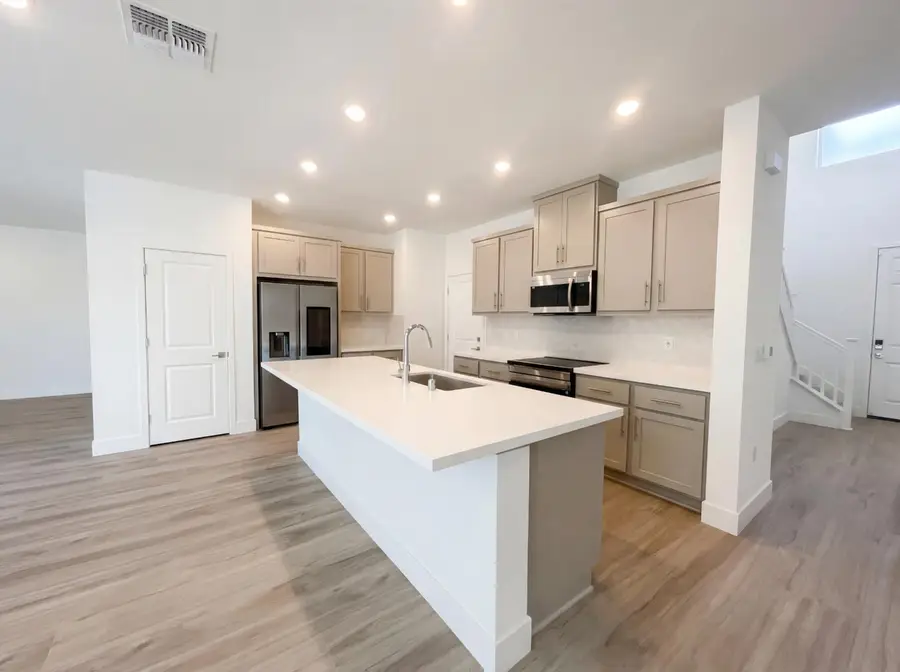 374 N Palm Springs Way, Tracy, CA 95391 - #2