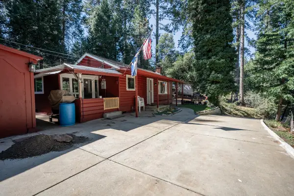 390 S Horseshoe Drive, Hathaway Pines, CA 95233