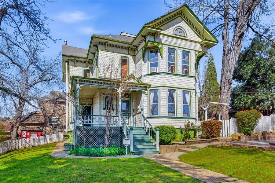 220 Colfax Avenue, Grass Valley, CA 95945 - #2