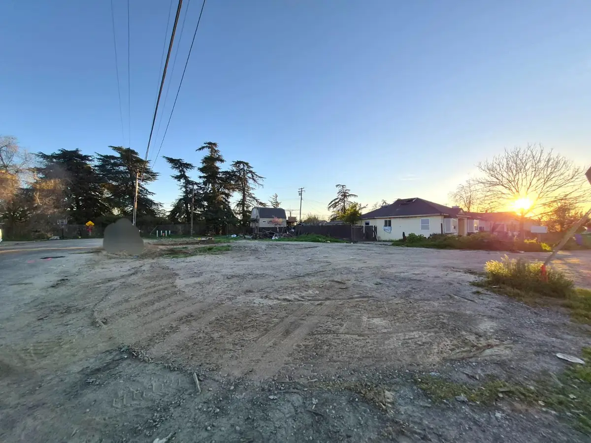 1102 Garden Avenue, Modesto, CA 95351 - #1