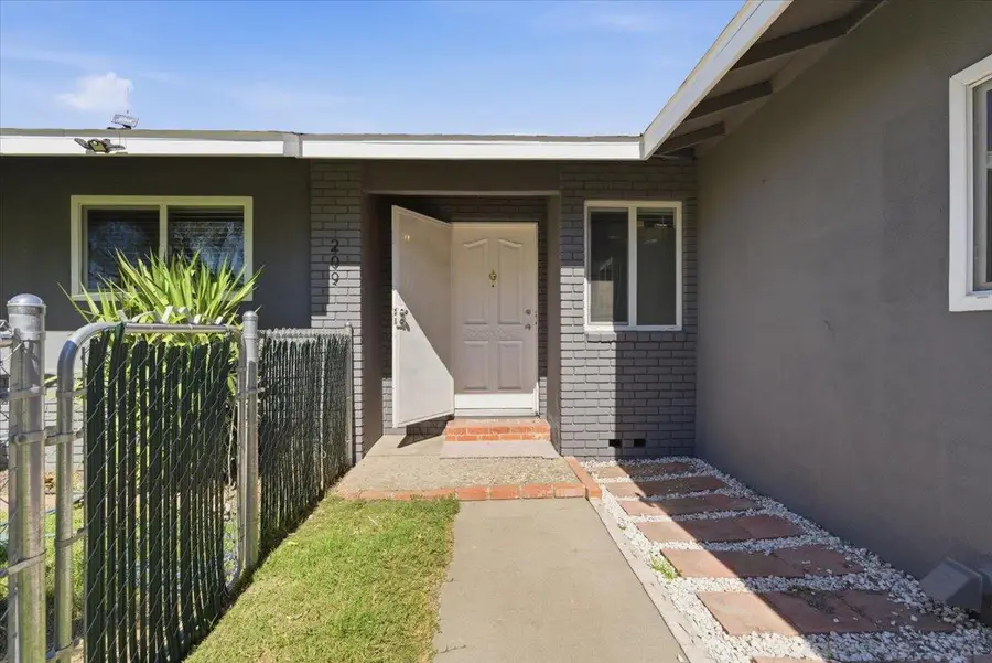 209 Tokay Avenue, Modesto, CA 95350 - #3