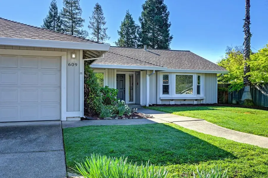609 Willow Creek Drive, Folsom, CA 95630 - #2