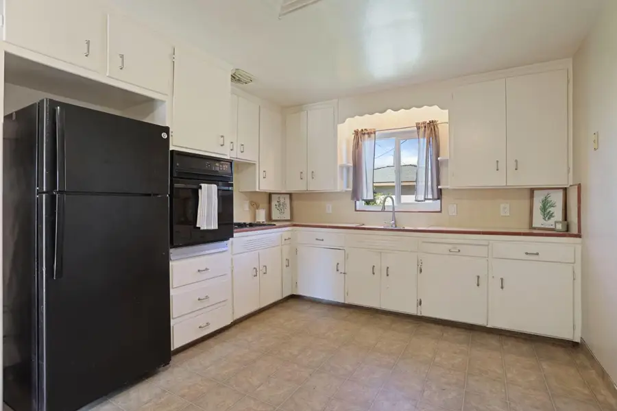 825 W Center Street, Manteca, CA 95337 - #3