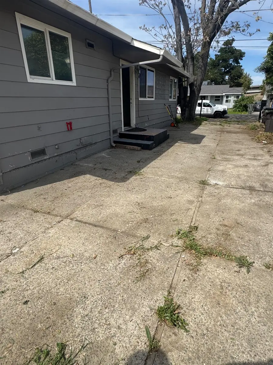 2420 W Acacia Street, Stockton, CA 95203 - #2