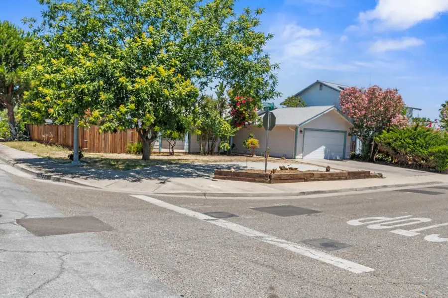 1285 Bonta Avenue, Gustine, CA 95322 - #2