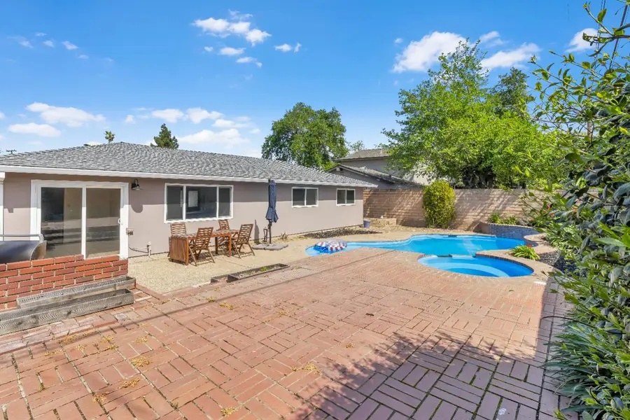 9104 Feather River Way, Sacramento, CA 95826 - #3