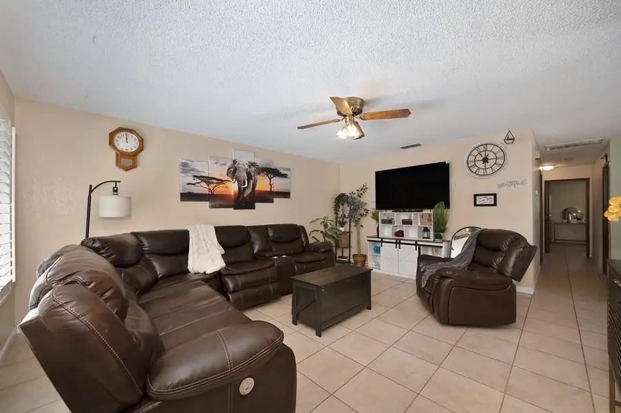 41 W Kavanagh Avenue, Tracy, CA 95376 - #3