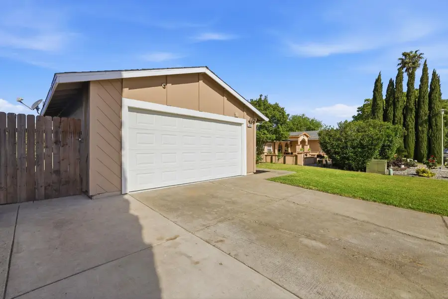 8054 Pegler Way, Sacramento, CA 95823 - #2