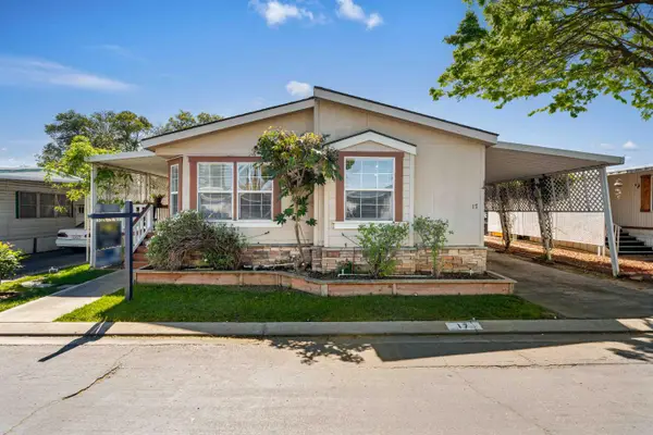 2621 Prescott Rd #17, Modesto, CA 95350