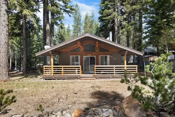 1520 Aztec Way, South Lake Tahoe, CA 96150