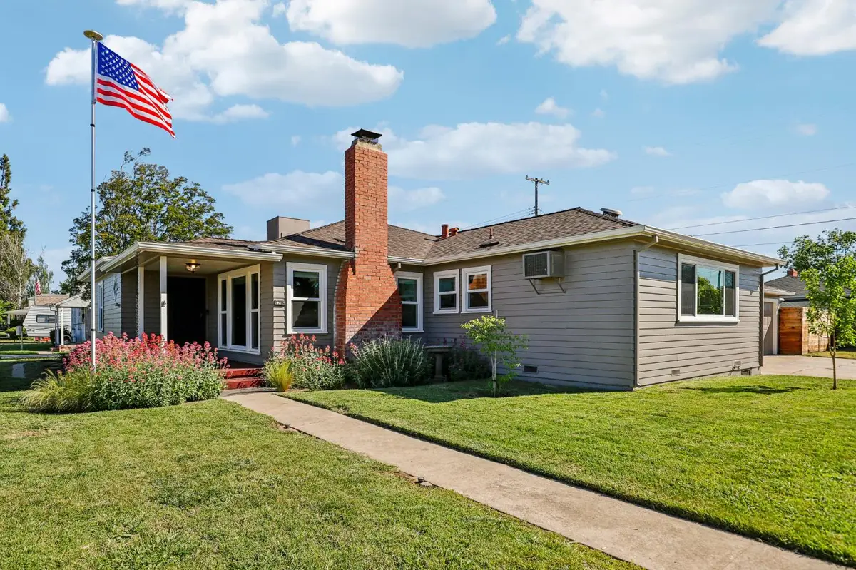 1215 W Walnut Street, Lodi, CA 95240 - #1