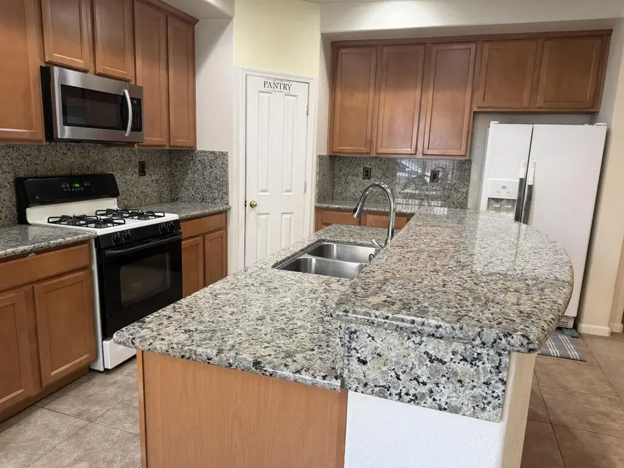 1945 Richfield Way, Sacramento, CA 95832 - #3