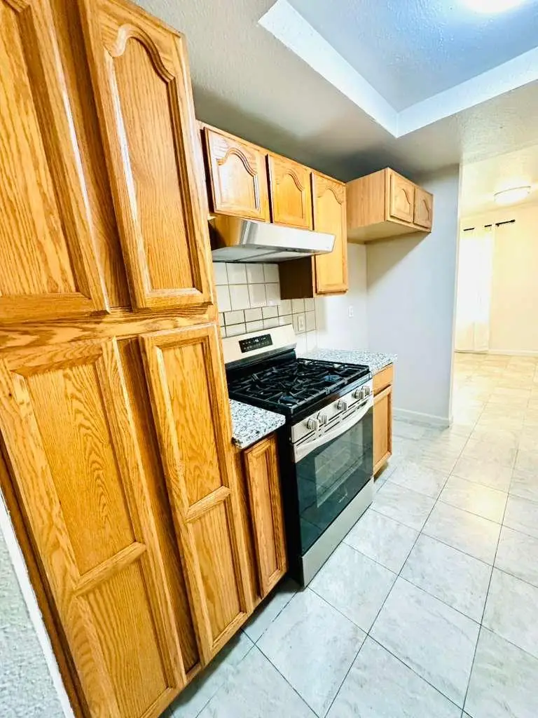 1864 Crestwood Circle, Stockton, CA 95210 - #3